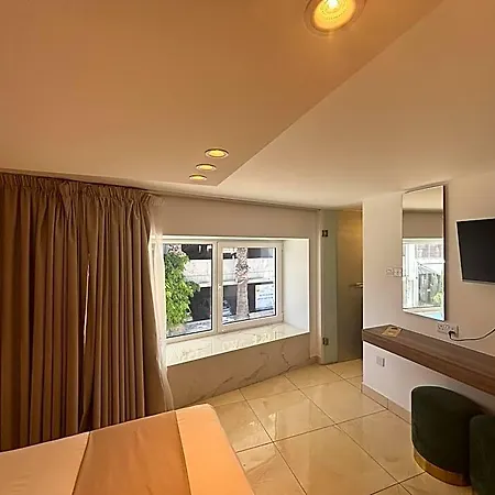 Tuck Aparthotel Larnaca