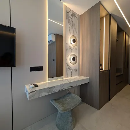 터크 인 4* 라르나카