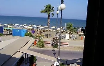 터크 인 4* 라르나카